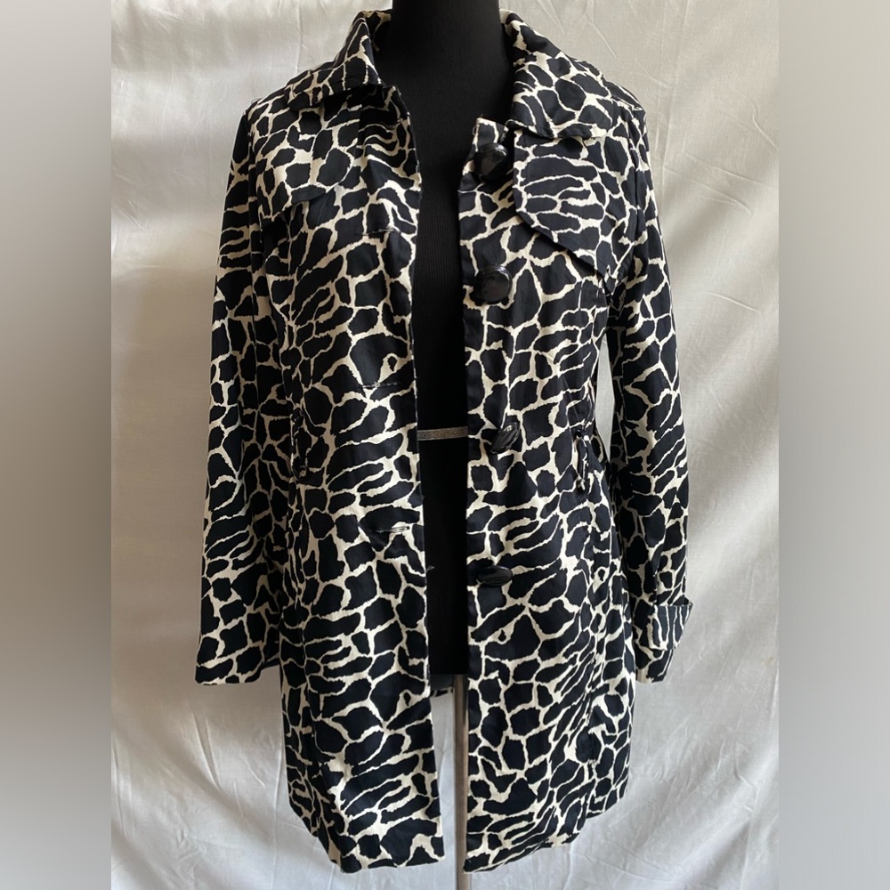 Large Cream & Black Elevated Trench Coat (no belt)